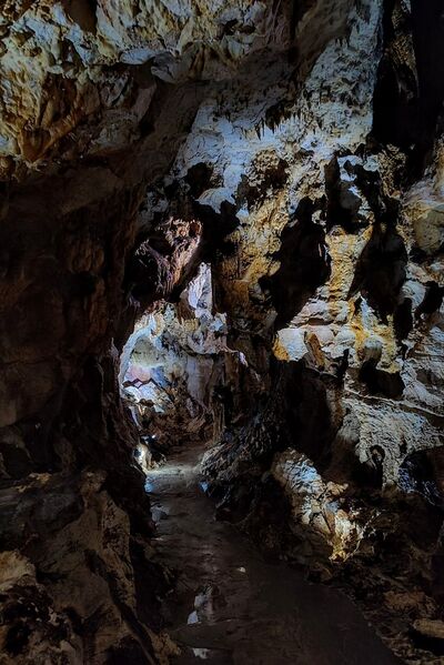 Fichier:Grotte rocheuse 3.jpg