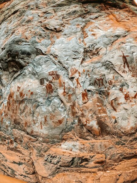 Fichier:Grotte peinture rupestres.jpg