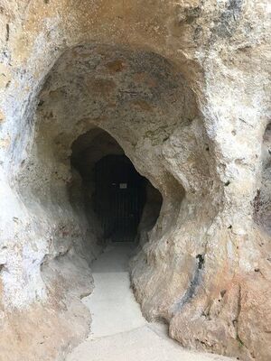 Grotte rocheuse 4.jpg